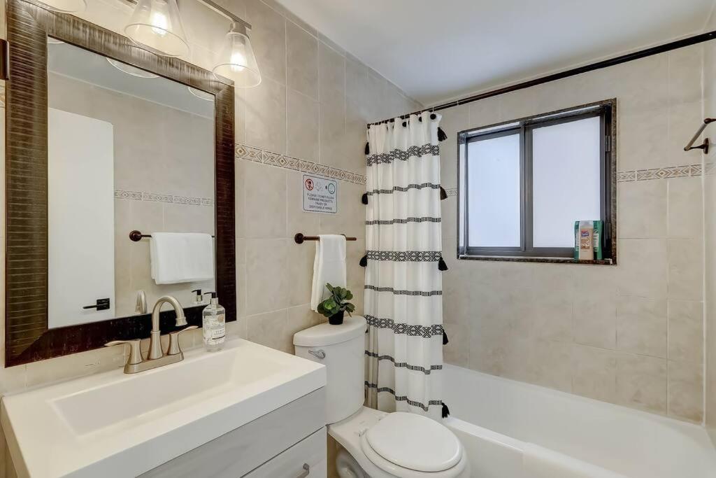 Chic Retreat: 2Br Apartment! Fort Lauderdale Kültér fotó