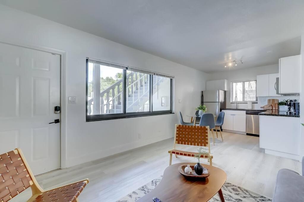Chic Retreat: 2Br Apartment! Fort Lauderdale Kültér fotó