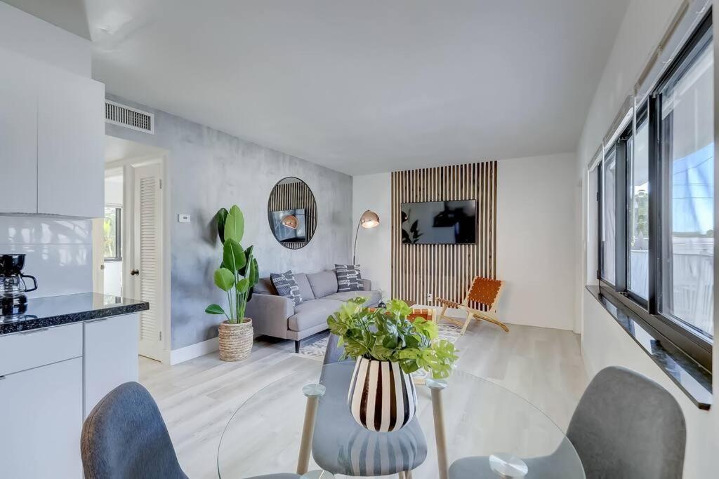Chic Retreat: 2Br Apartment! Fort Lauderdale Kültér fotó